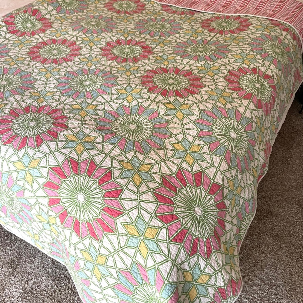 Geometric Floral Reversible Quilted Coverlet Size Twin Pink Stained Glass Motif